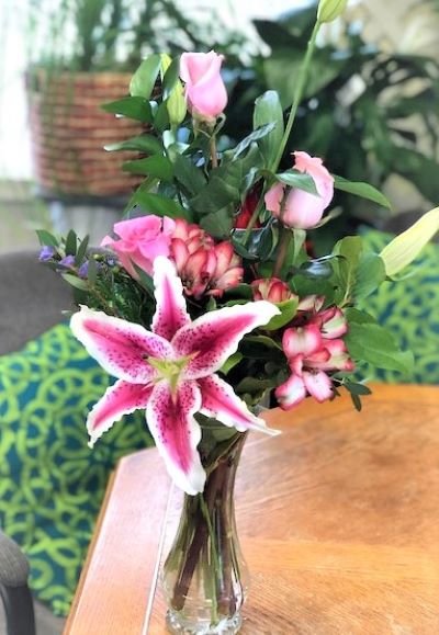 Color Roses with Lilies  – HUMMEL'S FLOWERS INC, Anchorage AK